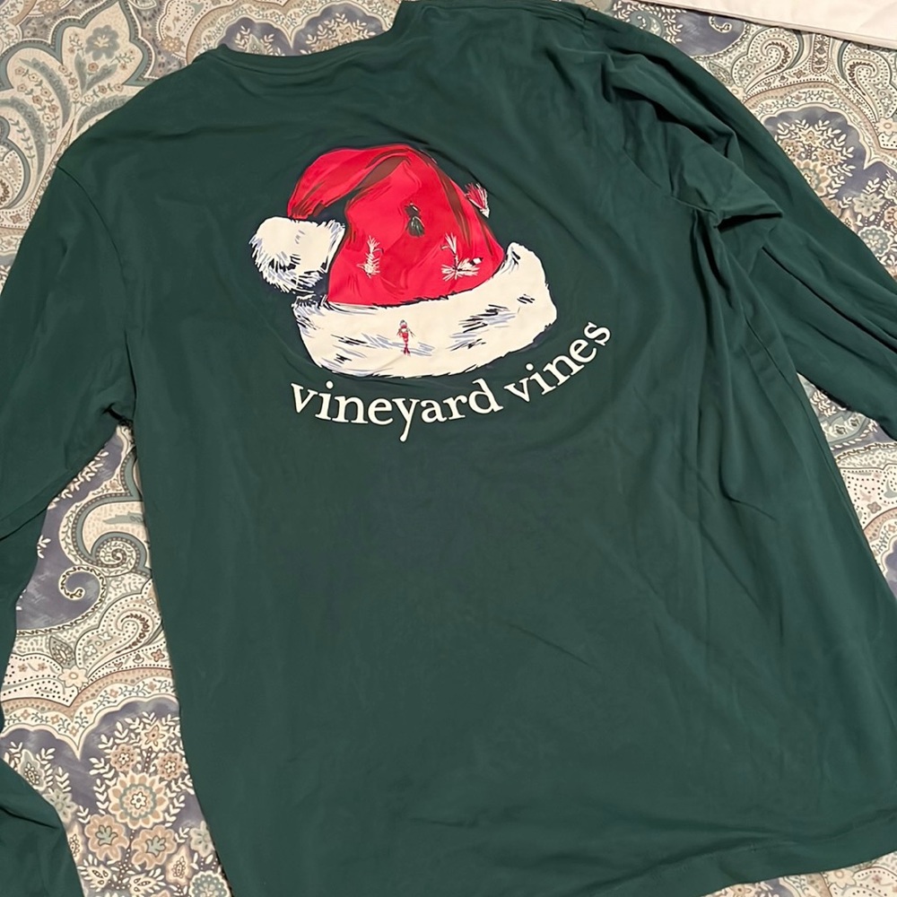 Vineyard Vines Santa Christmas Fishing Tee